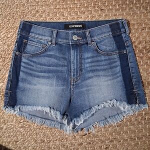 Express Two-Tone Frayed Hem Denim Shorts - Medium Blue